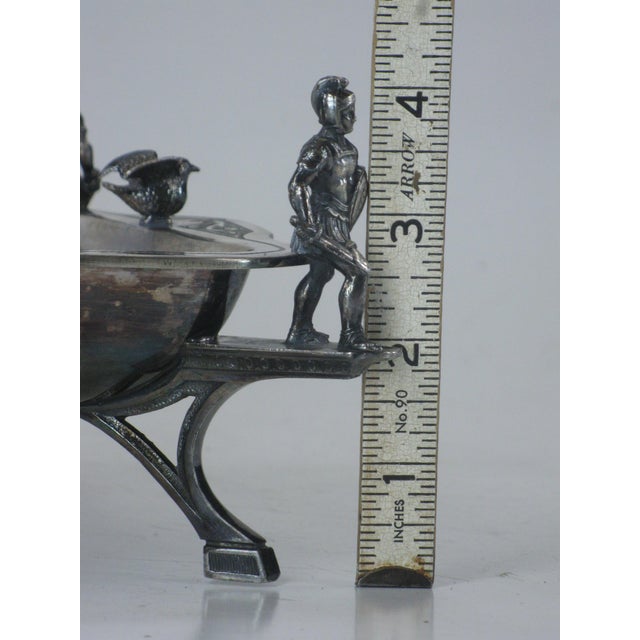 Metal Silver-Plated Cake Basket With Soldiers & Hunt Motifs Wilcox Silverplate Co., Late 19th Century For Sale - Image 7 of 18