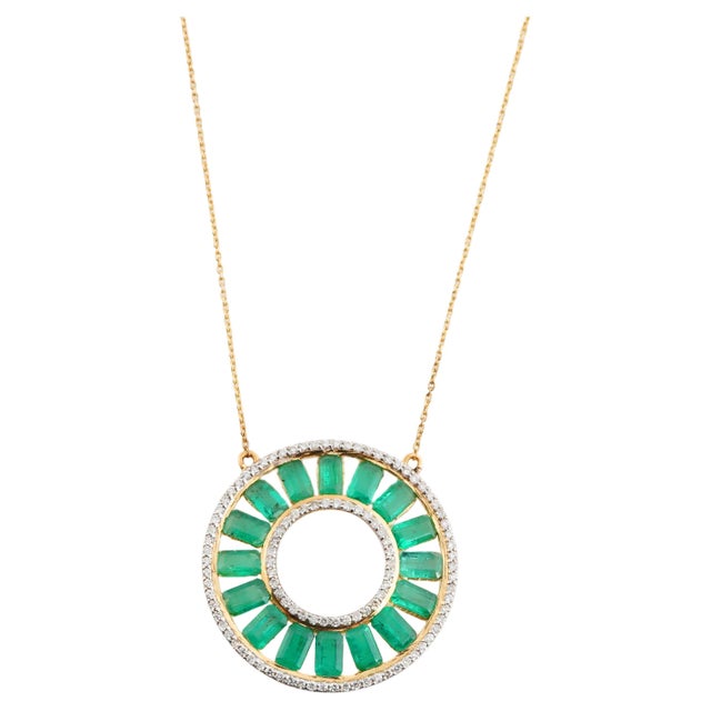 Natural Emerald diamond Chain pendant in 18k gold For Sale - Image 15 of 18