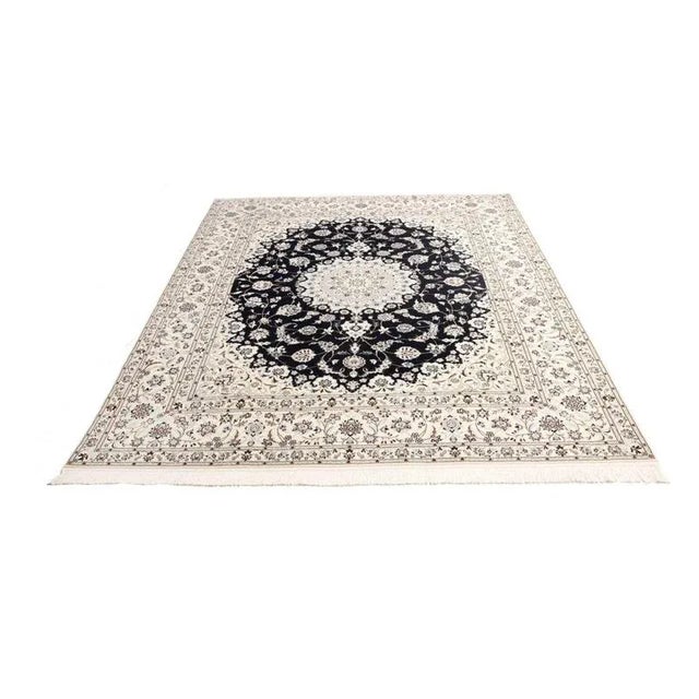Nain Middle Eastern Rug with Floral Pattern For Sale - Image 4 of 11