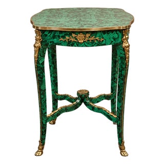 French Louis XV Style Emerald Green Side Table With Gold Leaf Accents and Ornate Gilded Bronze Details For Sale