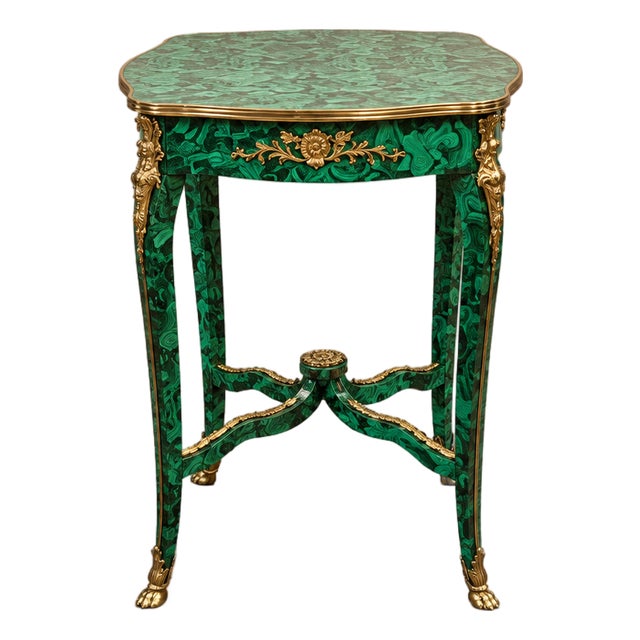French Louis XV Style Emerald Green Side Table With Gold Leaf Accents and Ornate Gilded Bronze Details For Sale