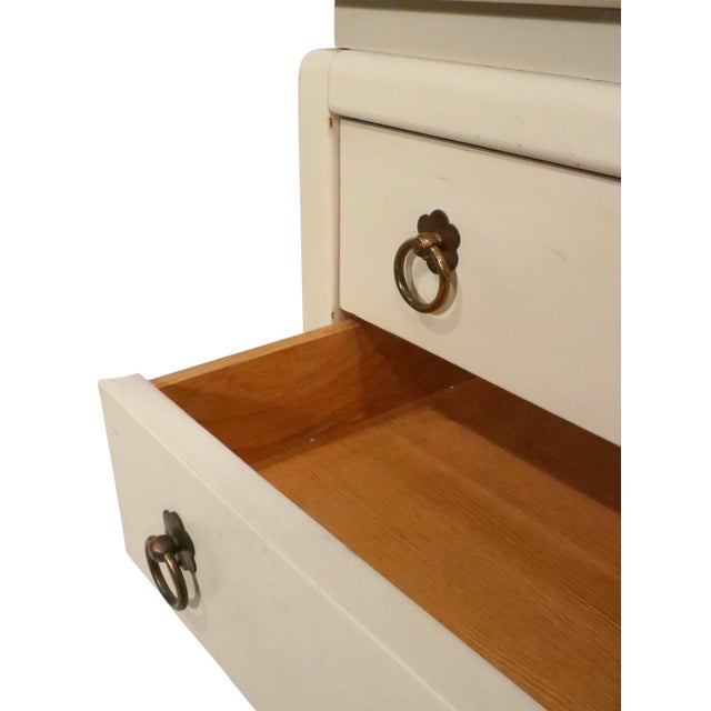 Pr. Hollywood Regency Style Mirror Top Nightstands by American of Martinsville For Sale In New York - Image 6 of 18