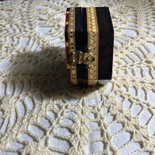 Early 20th Century Vintage Hexagonal Wooden Marquetry Jewelry Box For Sale - Image 5 of 5