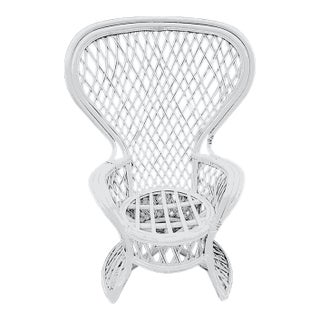 1970s Pencil Reed Rattan White Fan Back Peacock Lounge Chair For Sale
