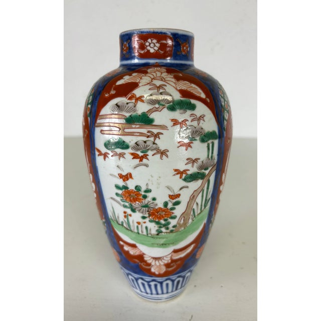 Mid-Century Japanese Export Hand-Painted Imari Vase For Sale In Philadelphia - Image 6 of 6