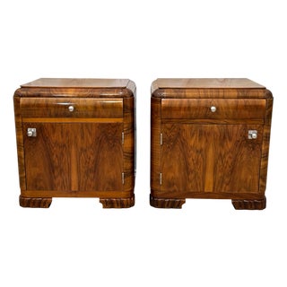 Art Deco Bauhaus Nightstands in Walnut and Walnut Root Veneer, Central Europe, 1930s, Set of 2 For Sale