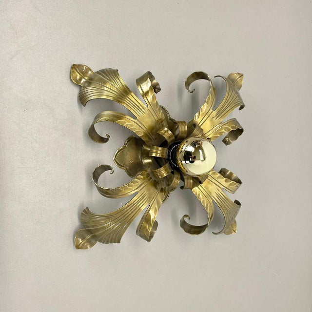 Golden Brass Florentiner Leaf Theatre Wall Light, Italy, 1960s For Sale - Image 4 of 18