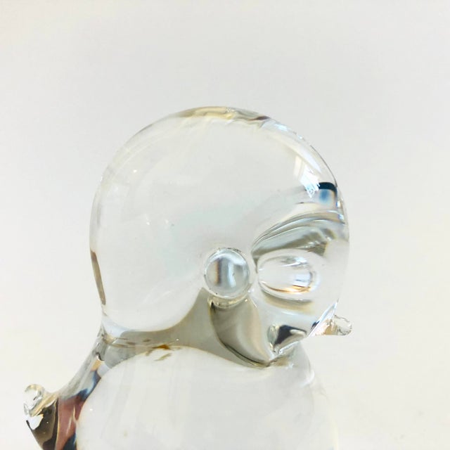 A lovely vintage art glass bird.