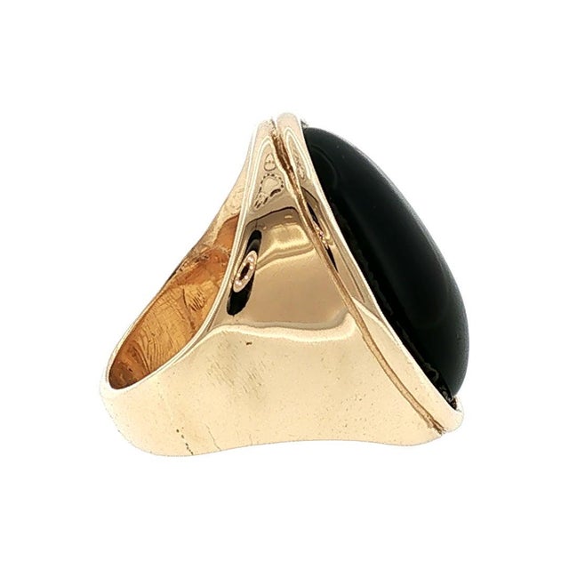 Modern Late 20th-Century 14 Karat Yellow Gold Black Onyx Bold Ring, Size 6.5 For Sale - Image 3 of 4