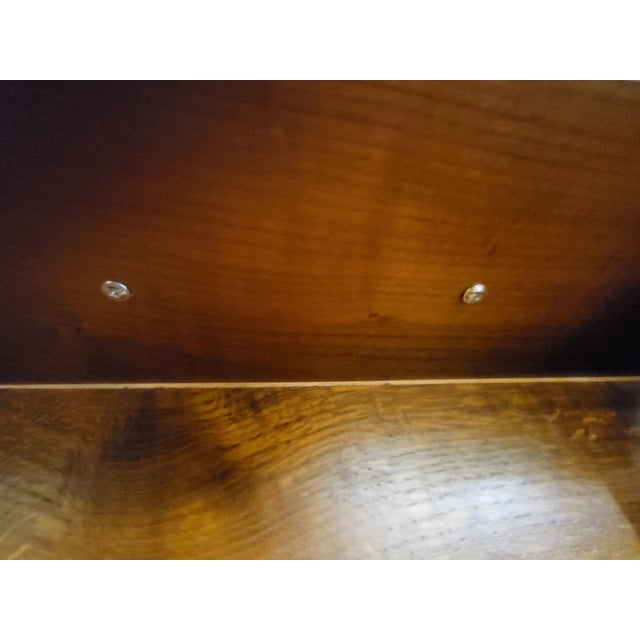 Louis XV Style Crossbow-Shaped Commode in Walnut, France For Sale - Image 10 of 18