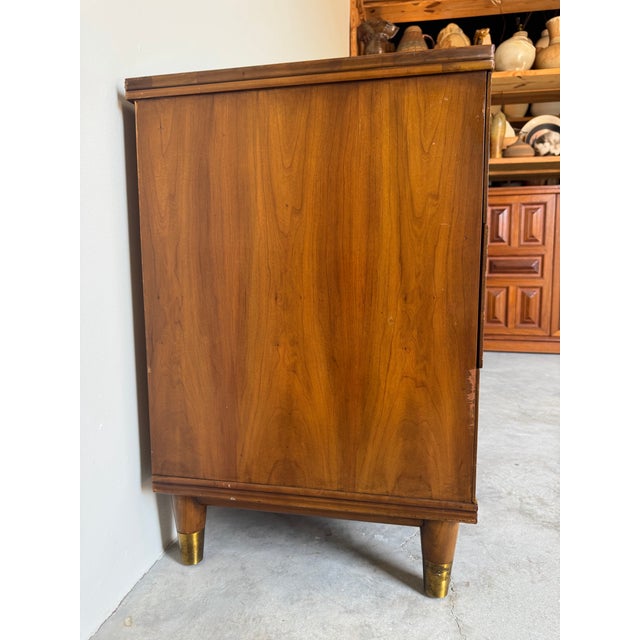 Wood 1970’s Mid-Century Modern John Widdicomb 9-Drawer Dresser With Brass Hardware For Sale - Image 7 of 12