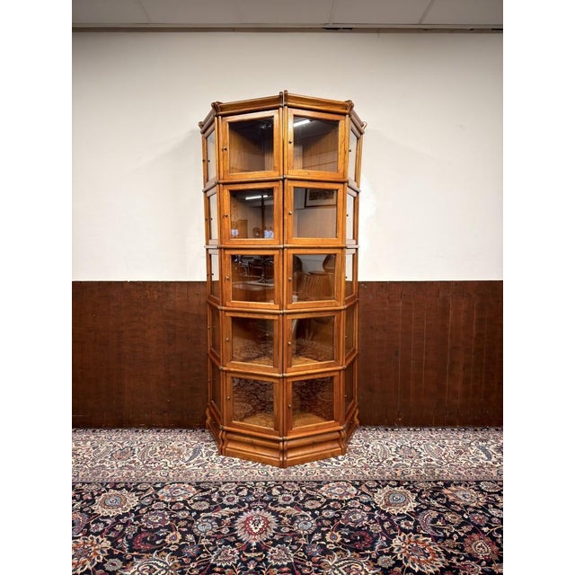 English Bookcase from Globe Wernicke, in Very Good conditions. Designed 1920 to 1949 This piece has an attribution mark, I...