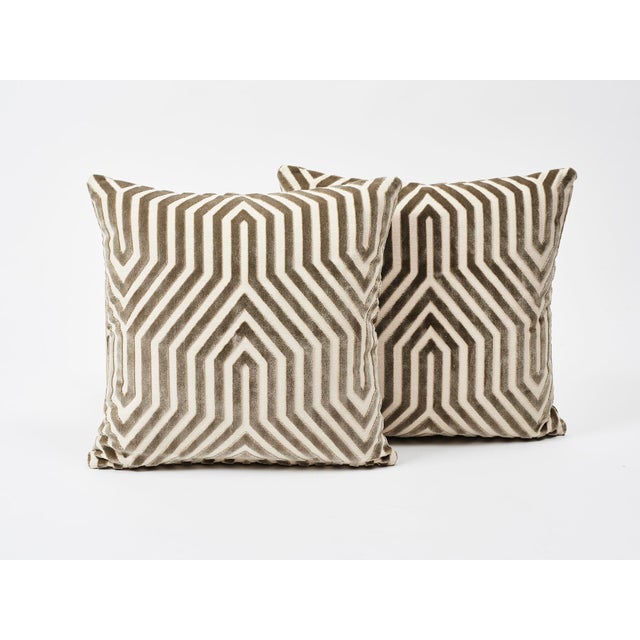 Contemporary Schumacher x Mary McDonald Vanderbilt Velvet 18" Pillow In Dove For Sale - Image 3 of 7