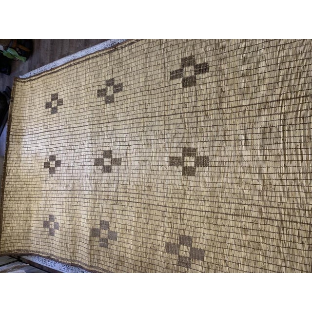 Boho Chic Mauritanian Tuareg Rug in Plant Fibers and Leather, 1990s For Sale - Image 3 of 10