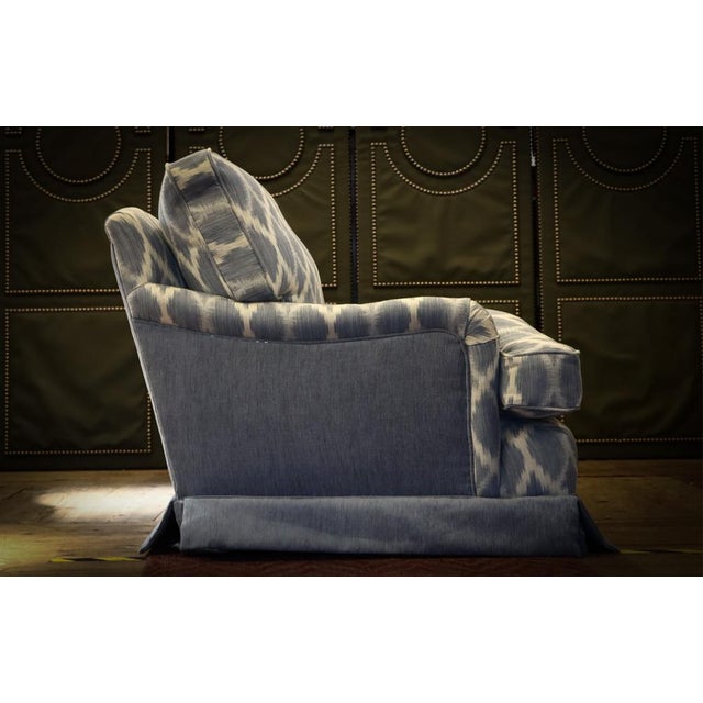 Connaught Grand 3-Seater Sofa in Jane Churchill Fontane Blue Linen Upholstery from Peter Dudgeon, 2010s For Sale - Image 6 of 18
