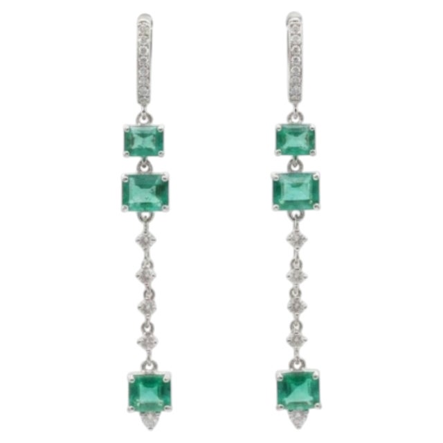 Gemstone details Emerald: 2.41 cts Diamond: 0.35 cts 14K white gold Net weight: 2.56 grams CODE: K