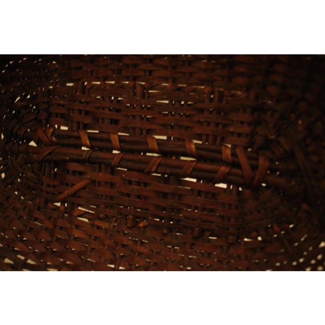 Early 20th Century Antique Amish Kavli Hand-Woven Wicker Lidded Storage Basket For Sale - Image 16 of 16