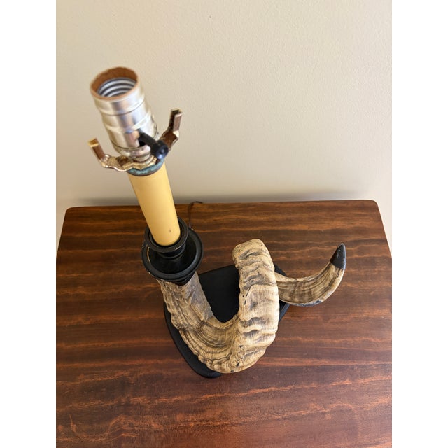 Ralph Lauren Vintage Ram’s Horn Table Lamp – Rustic English Country House Style Lighting For Sale - Image 4 of 10