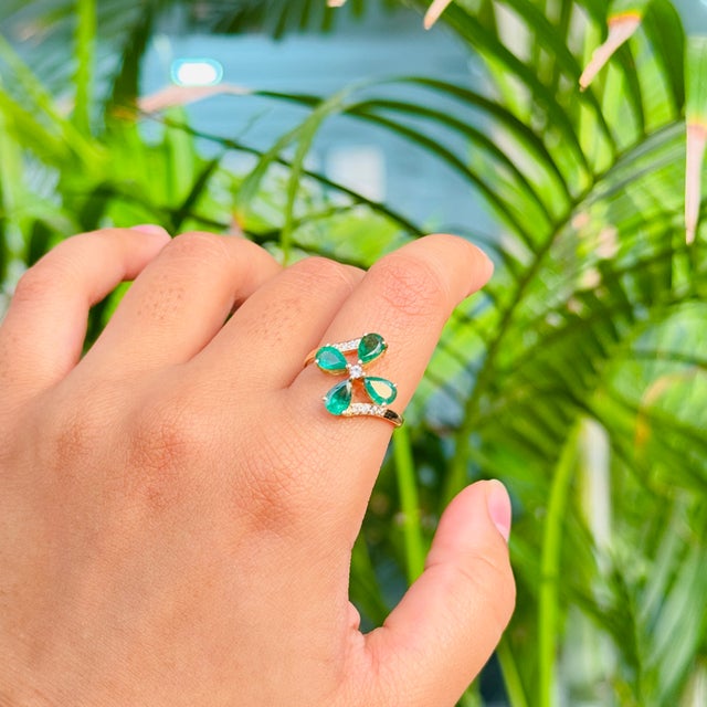 Nature-Inspired 14k Gold Motif Emerald Diamond Contemporary Ring Size 6 For Sale - Image 10 of 16