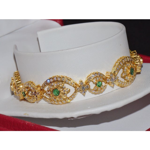 Metal Certified Natural 5.2cts vs F Diamond Emerald 18k Solid Gold Bracelet For Sale - Image 7 of 12