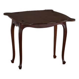 English 19th Century Game Table in Mahogany with Fold-Over Top & Cabriole Legs, 1890s For Sale