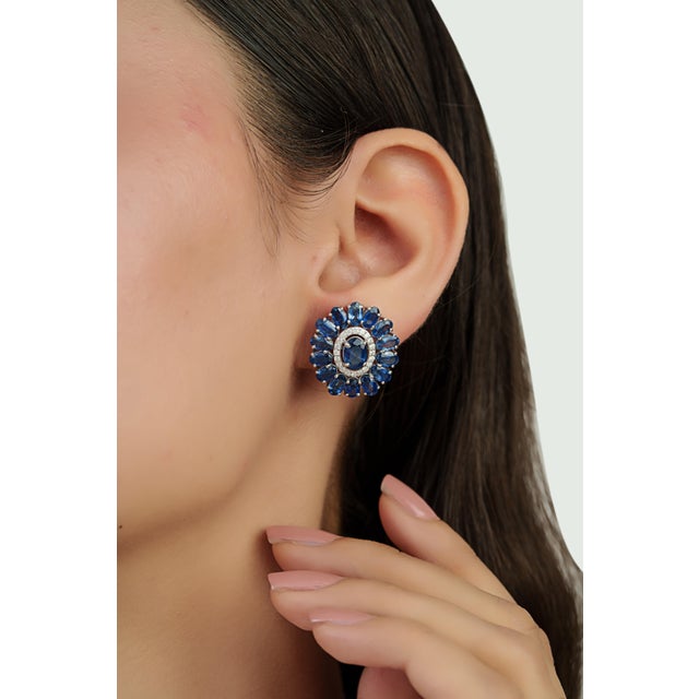 These elegant stud earrings feature 9.69 carats of royal blue sapphires set in 14K white gold. The big oval shapes...