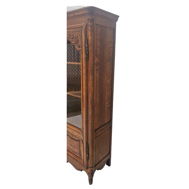 Antique 1900s French Tiger Oak Display Cabinet, Louis XV Style, Carved Glass Door Bookcase For Sale - Image 11 of 17