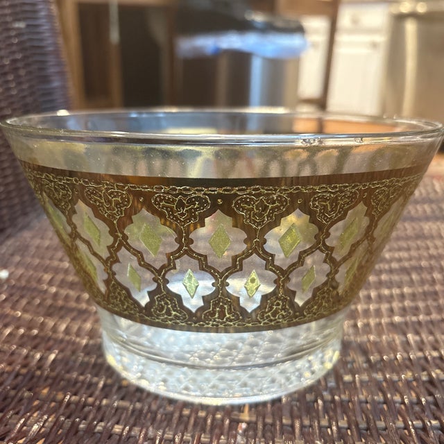 Culver Valencia Ice Bucket, that is one of the most popular designs by Culver. The price reflects the condition.