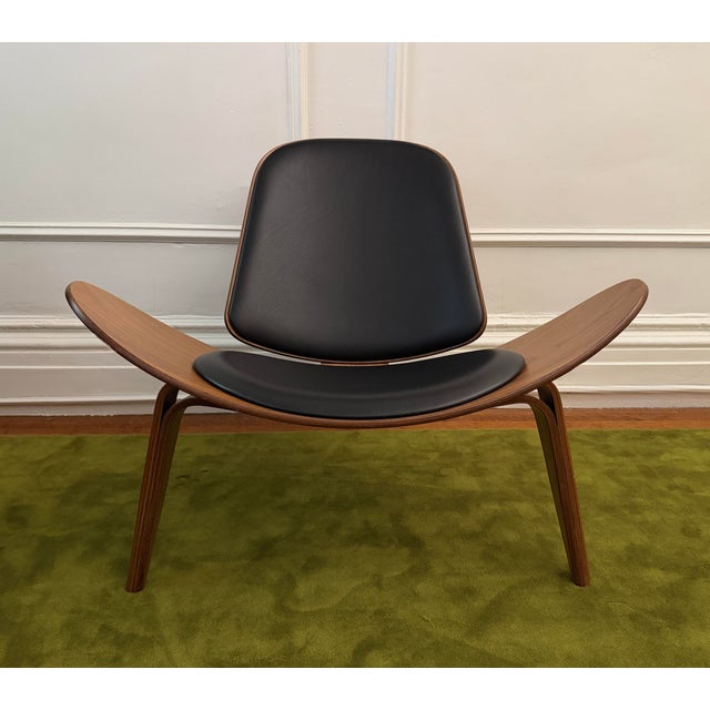 DESCRIPTION Authentic Shell Chair (CH07, 1963) produced by Carl Hansen & Søn. Made in Denmark. Iconic lounge chair from...