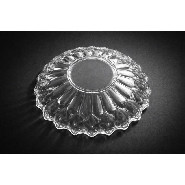 Transparent Vintage Clear Glass Faceted Centerpiece Bowl – Scalloped Edge Geometric Design For Sale - Image 8 of 8