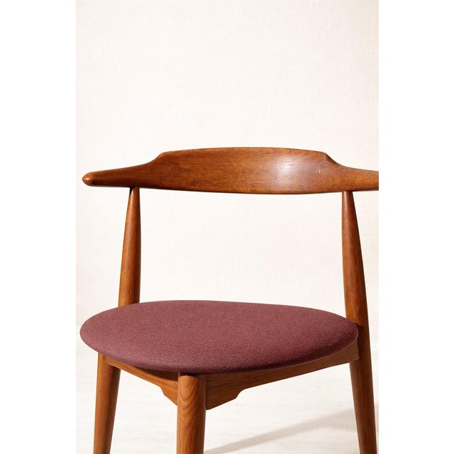 tripod chair - heart- hans wegner fritz hansen square fabric 100% wool This piece has an attribution mark, I am sure that...