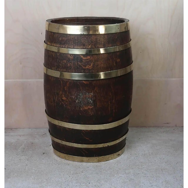 Vintage English Barrel Shaped Oak and Brass Umbrella Stand, 1920, in Good conditions. Designed 1890 to 1919