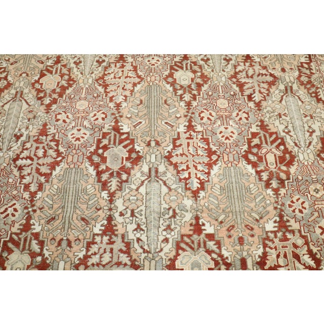 Early 20th Century Geometric Persian Bakhtiari Carpet - 10'6" x 13'4" For Sale In New York - Image 6 of 10