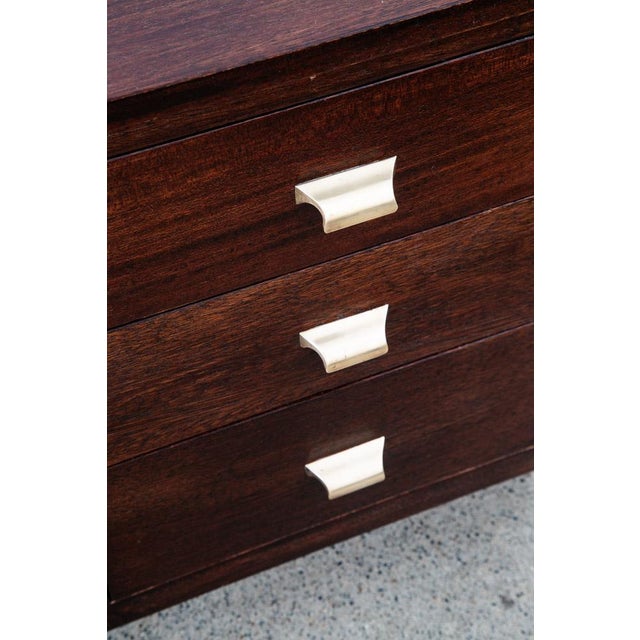 Brown A Pair of Mid Century Modern Nightstands End Side Tables Mahogany 3 Drawers Shelf Vintage For Sale - Image 8 of 12
