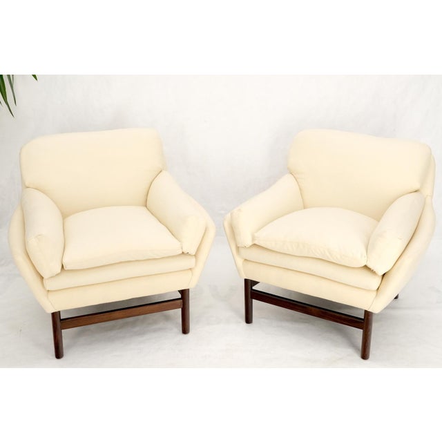 Solid Rosewood Dowel Shape Legs New Soft Wool Upholstery Danish Lounge Chairs For Sale - Image 12 of 17