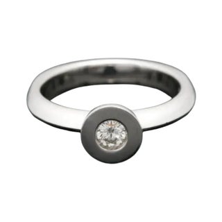 18k White Gold Diamond Solitaire Ring, Size 7 For Sale