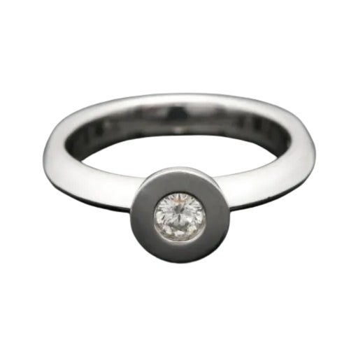 18k White Gold Diamond Solitaire Ring, Size 7 For Sale