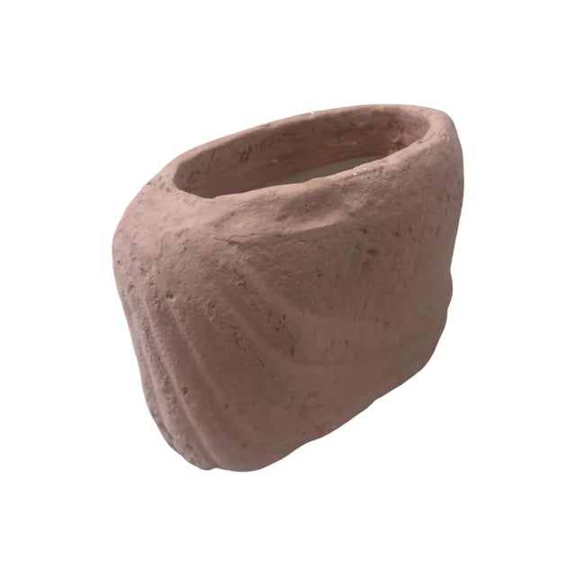 We have for your consideration a gorgeous vintage postmodern hand made planter / vase from around the 1980s. Vase is very...