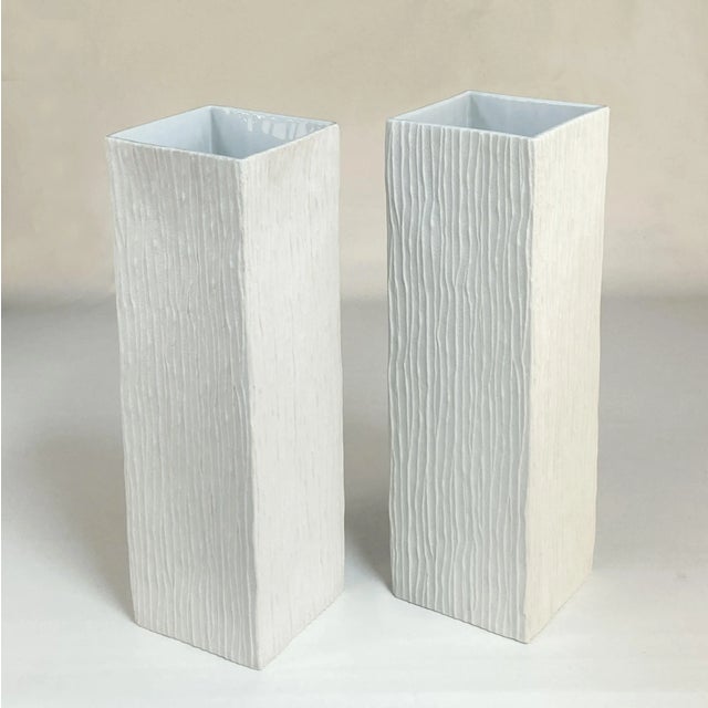Large White Square Relief Vases attributed to Hutschenreuther, 1960s, Set of 2 For Sale - Image 4 of 13