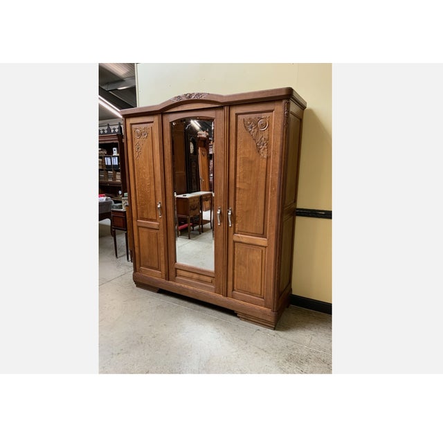 Age: circa 1930 Wood type: solid oak Condition: very good, meticulously maintained, fully restored original condition...