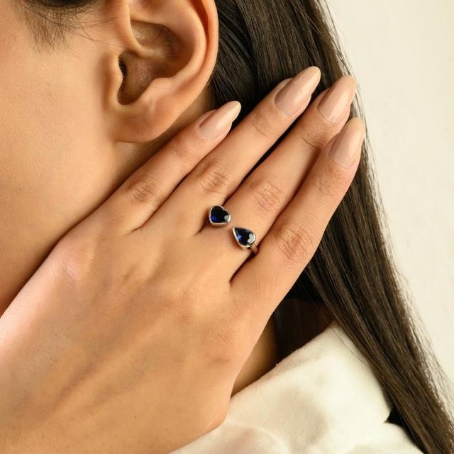 Navy Blue 18k Gold Natural Blue Sapphire Pear & Heart Modern Toi Et Moi Ring Size 5 For Sale - Image 8 of 13
