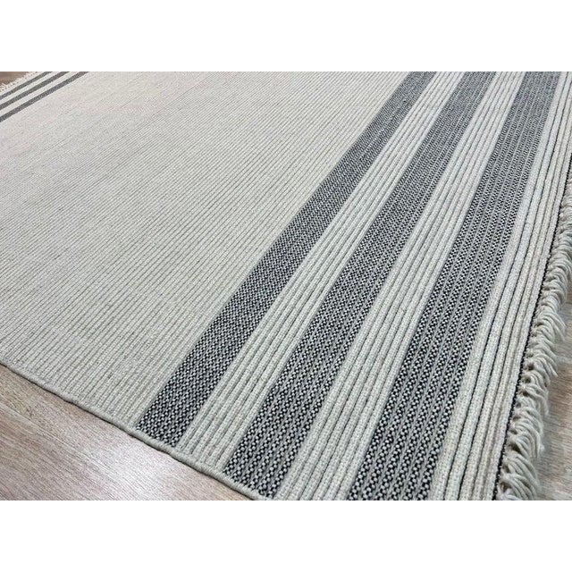 2020s 6x9 Ivory Flat Weave Wool Subtle Linear Texture Geometric Modern Carpet Rug For Sale - Image 5 of 7