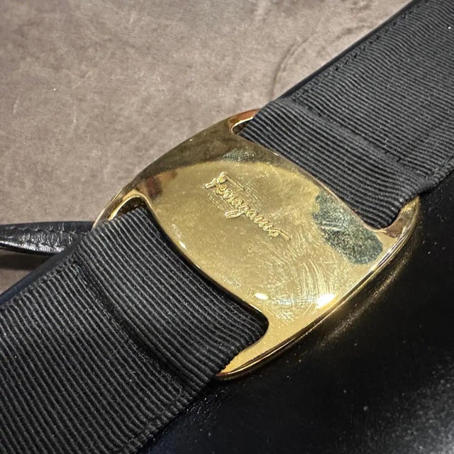 Animal Skin A 1990s Black Leather and Brass Shoulder Bag by Salvatore Ferragamo For Sale - Image 7 of 10