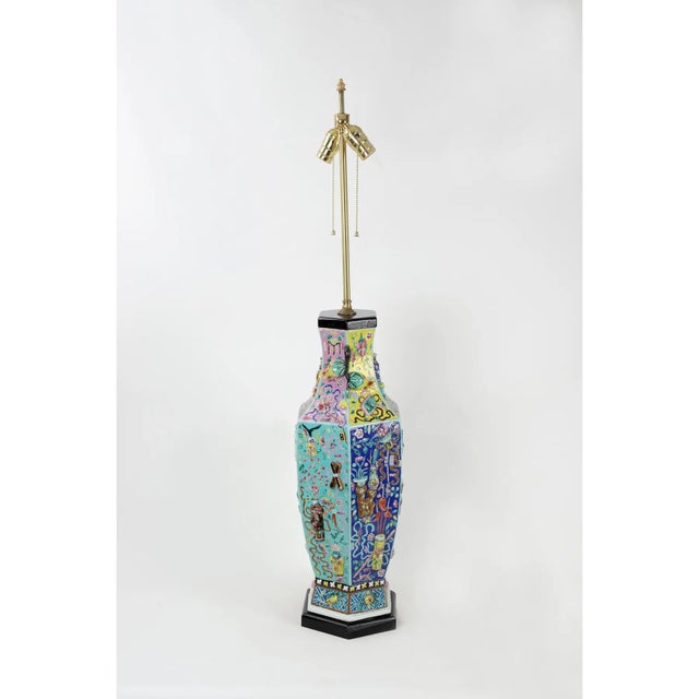 Ceramic 19 Century Chinese Qing Multi-Colored Hexagonal Porcelain Table Lamp With Raise Work Decorations and Small Branch Handles For Sale - Image 7 of 10