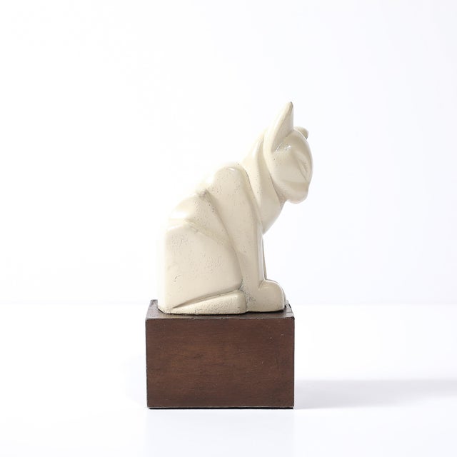 Art Deco Cubist Cat Sculpture in Cream Enamel on Brown Rectilinear Base For Sale In New York - Image 6 of 14