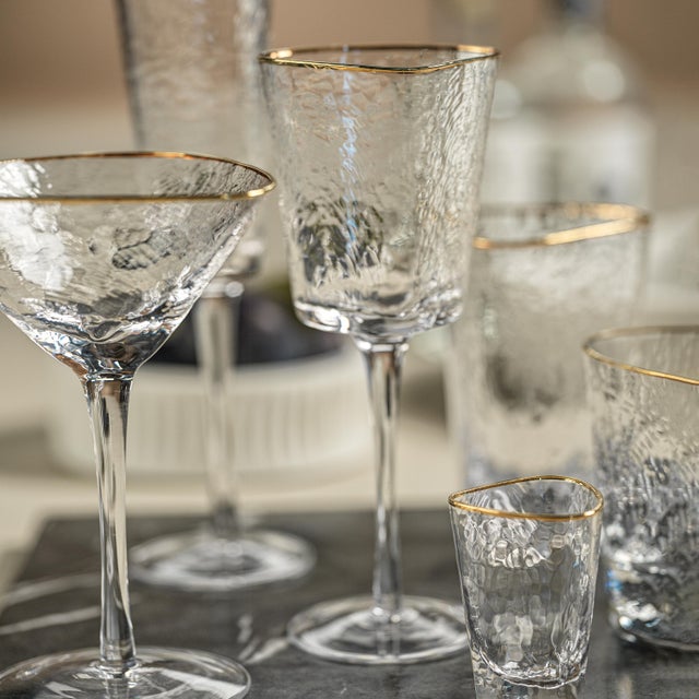 The Aperitivo Triangular collection is a stylish addition to any home bar. The modern triangular shape and gold rim add...