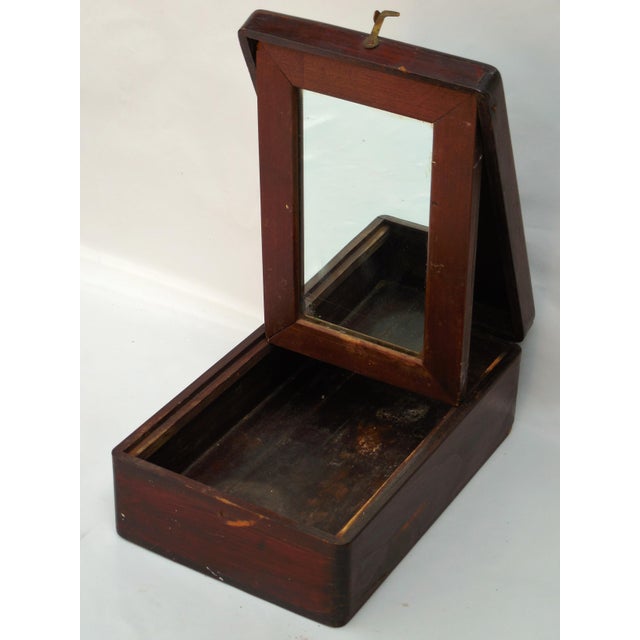1900 - 1909 Antique 19th Century Walnut Traveling Shaving Box With Folding Mirror - Gentleman's Dressing Box For Sale - Image 5 of 10