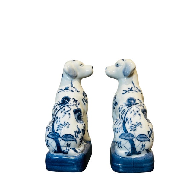 Pair Vintage Wong Lee Blue & White Porcelain Staffordshire Dog Figurines – Wl 1895 Hand-Painted Floral Mantel Dogs Bookends For Sale - Image 10 of 14