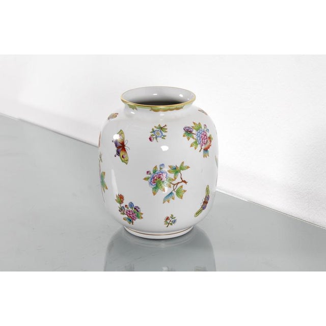 1970s Mid-Century Hand-Glazed Porcelain Vase from Herend, Hungary, 1970s For Sale - Image 5 of 9