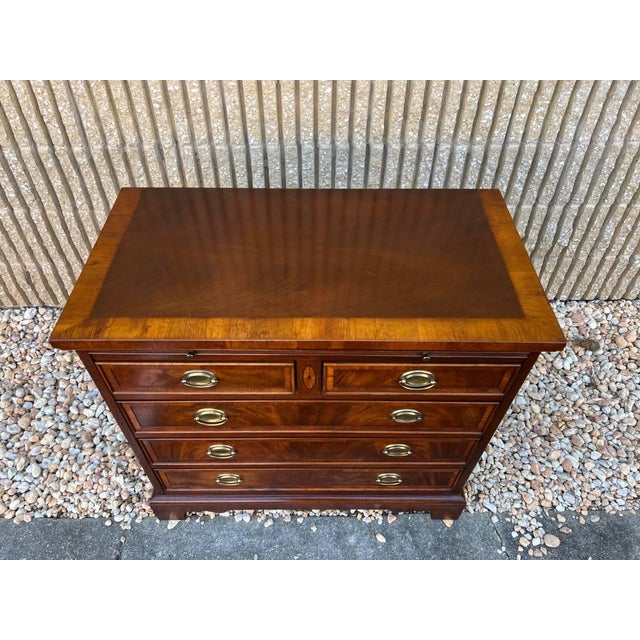 Hekman Furniture Late 20th Century Hekman Copley Place Georgian Chippendale Style Inlaid Flame Mahogany Bachelors Chest/ Nighstand For Sale - Image 4 of 18